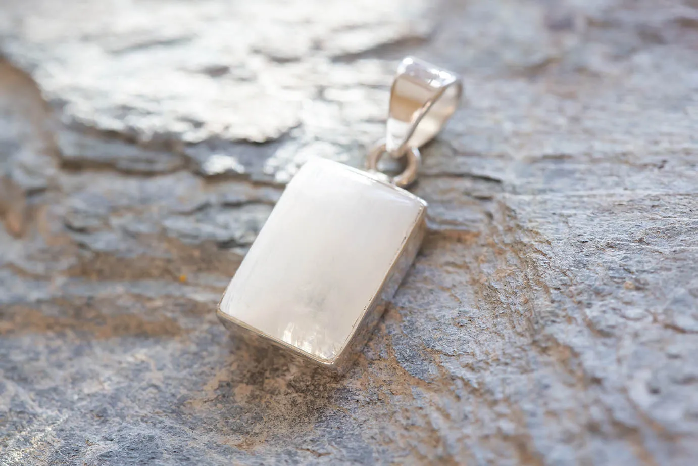 Přívěsek měsíční kámen