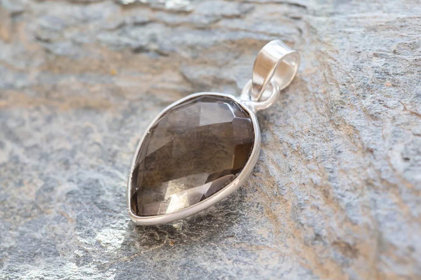 Přívěsek kouřový křišťál