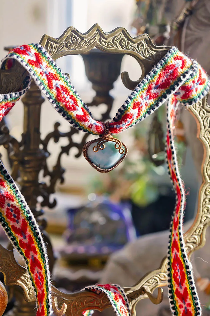 Náhrdelník s larimarem a indiánským vzorem