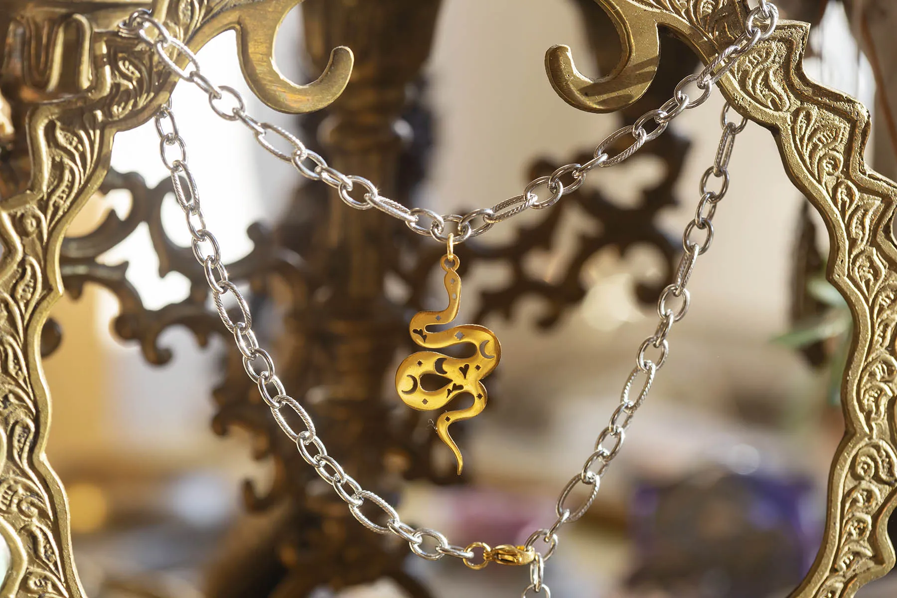 Náhrdelník hadí síla