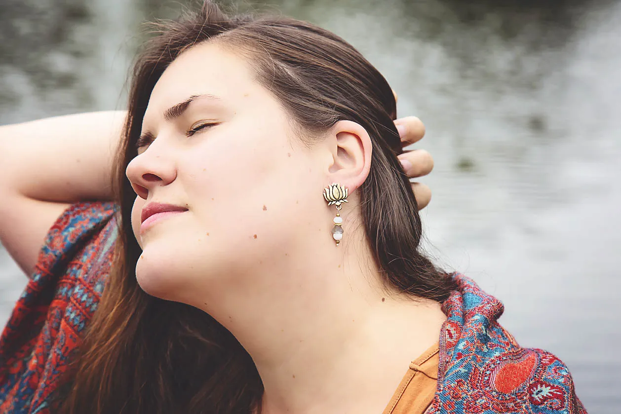 Náušnice lotosy s drahokamy