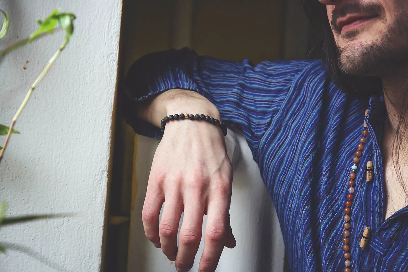 Náramek z lávy pro něj