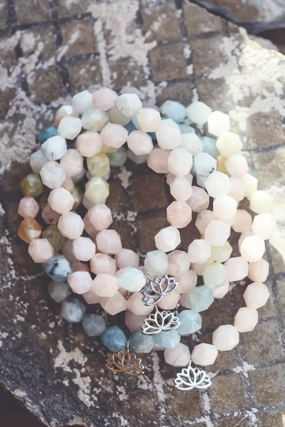 Náramek s morganity - S