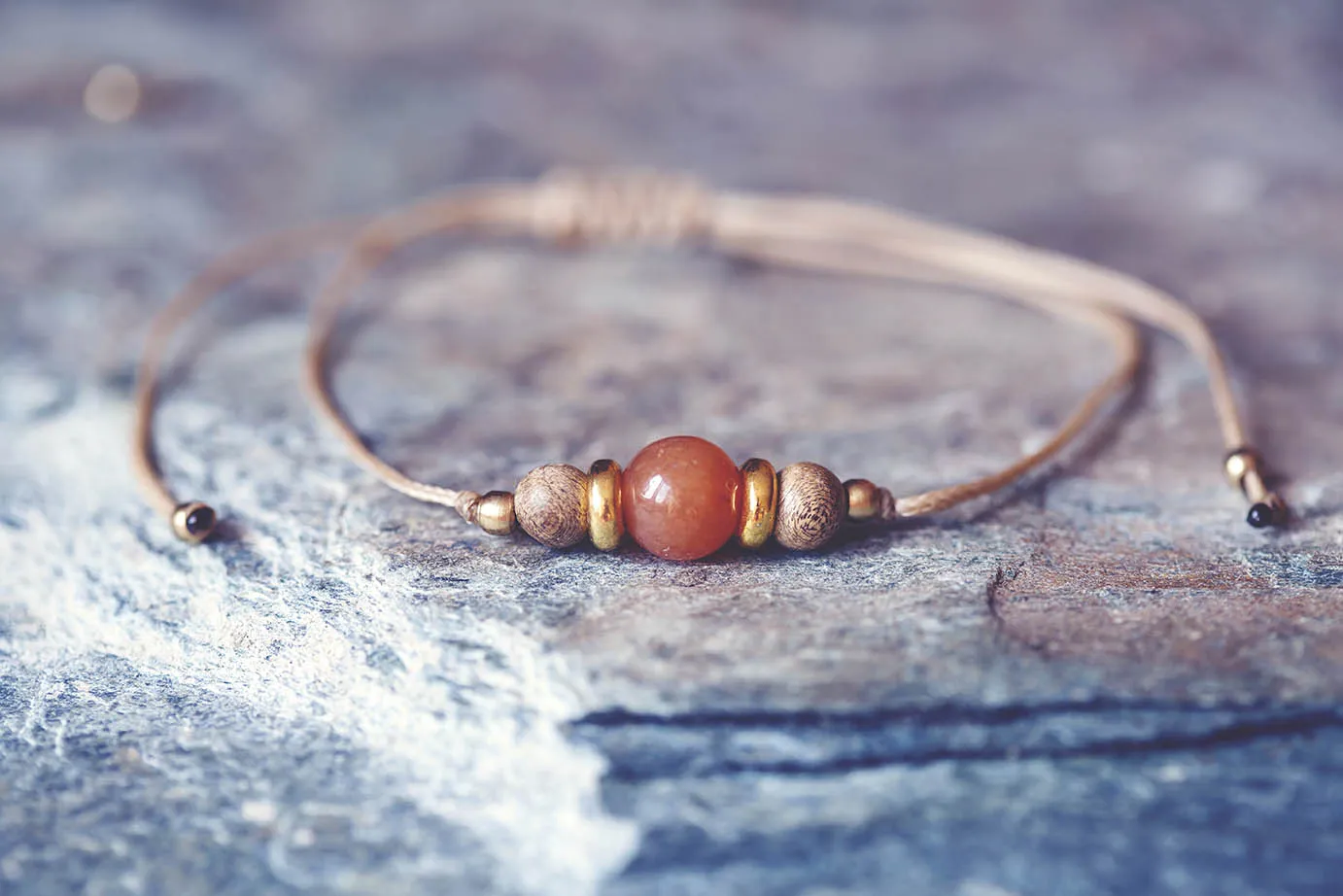 Náramek s karneolem