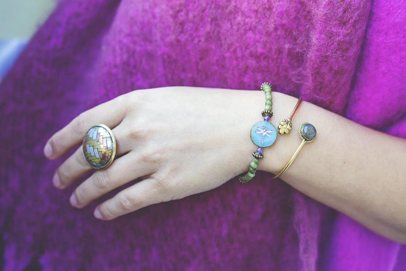 Prsten mozaika tří barev