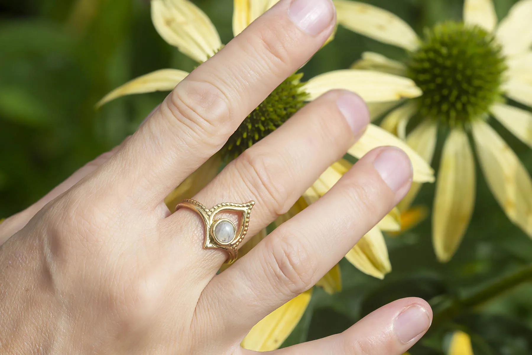 Prsten zdobená špička s měsíčním kamenem - 19mm