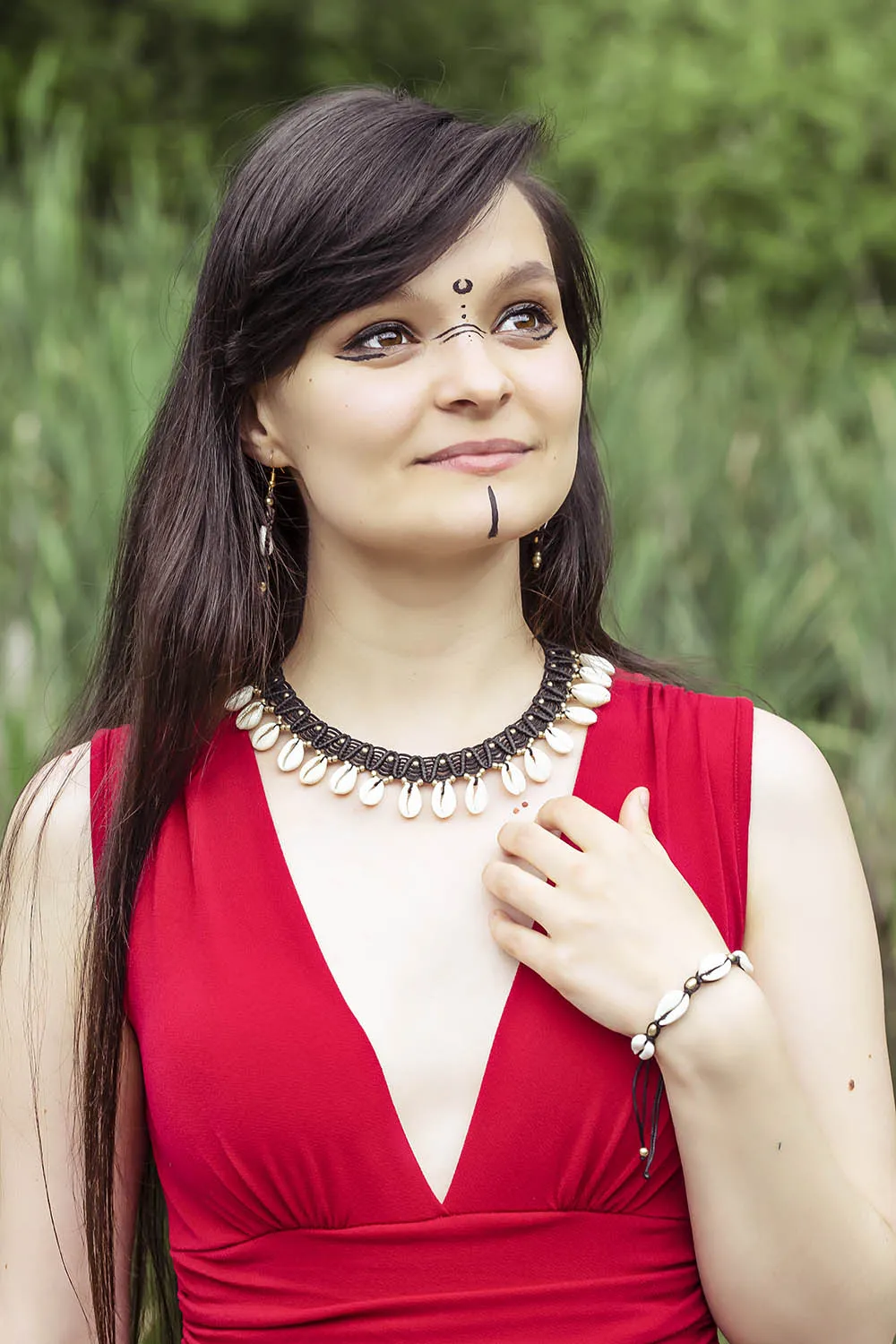 Náhrdelník s mušlemi černý