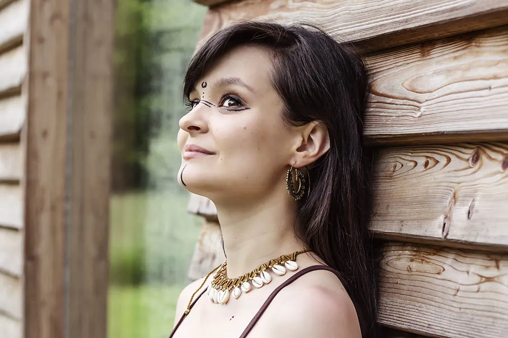 Náhrdelník s mušlemi hnědý