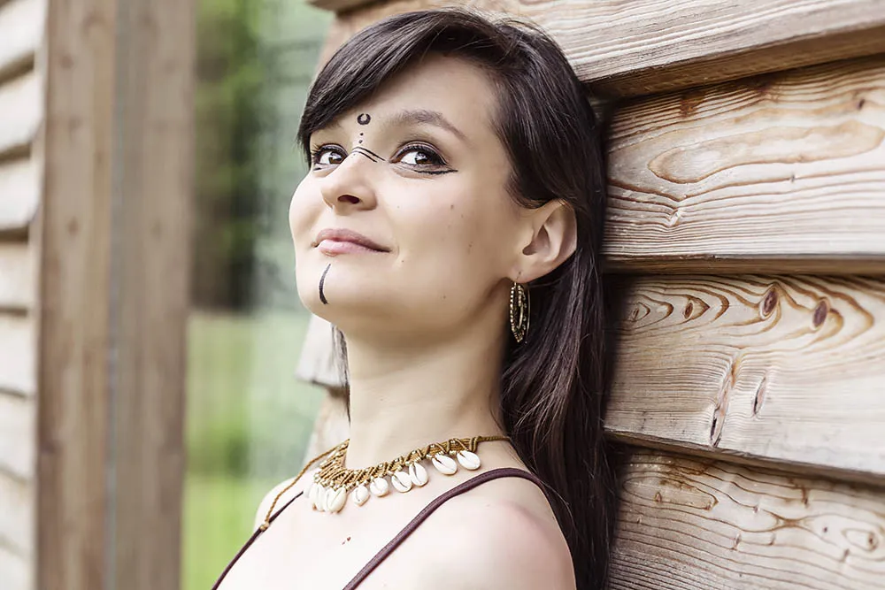 Náhrdelník s mušlemi hnědý