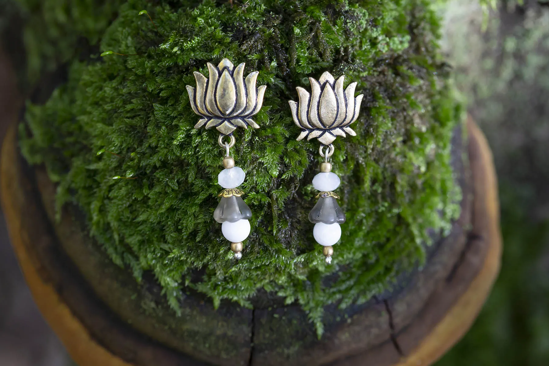 Náušnice lotosy s drahokamy