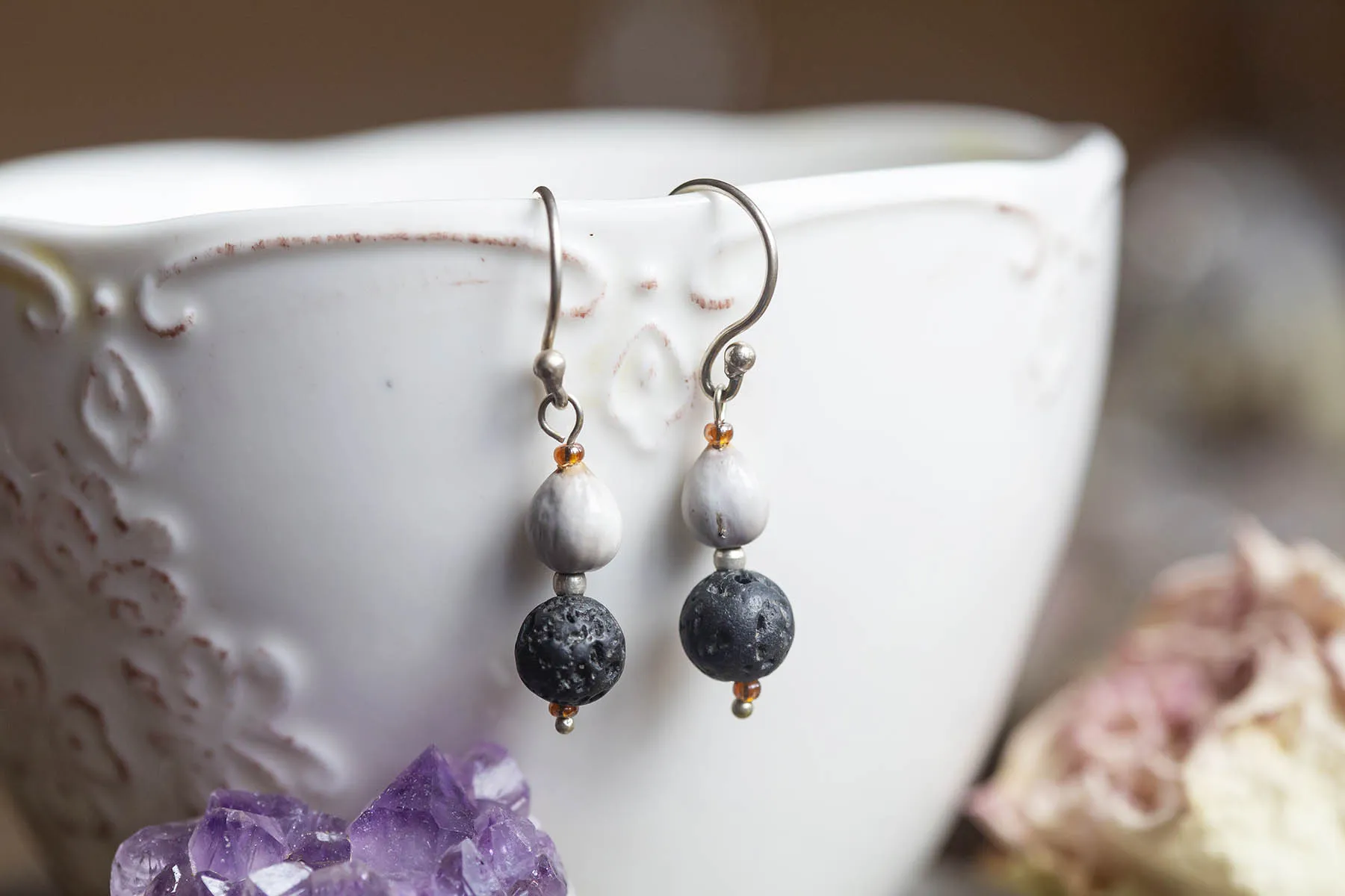 Náušnice lávový kámen a lotosové semínko