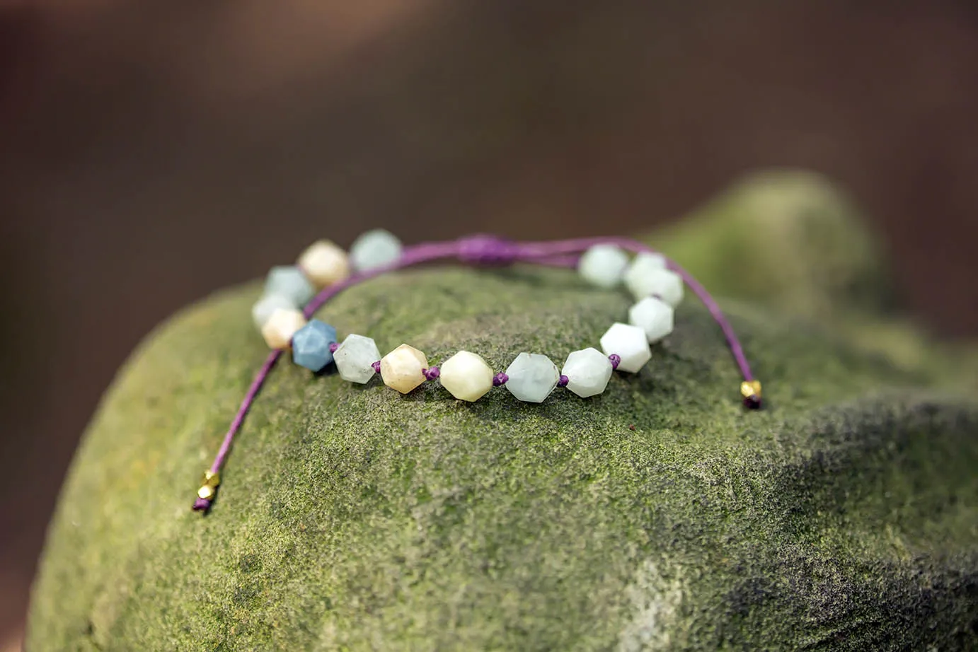 Náramek s morganity