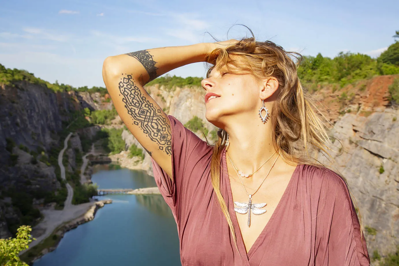 Náhrdelník s růženíny