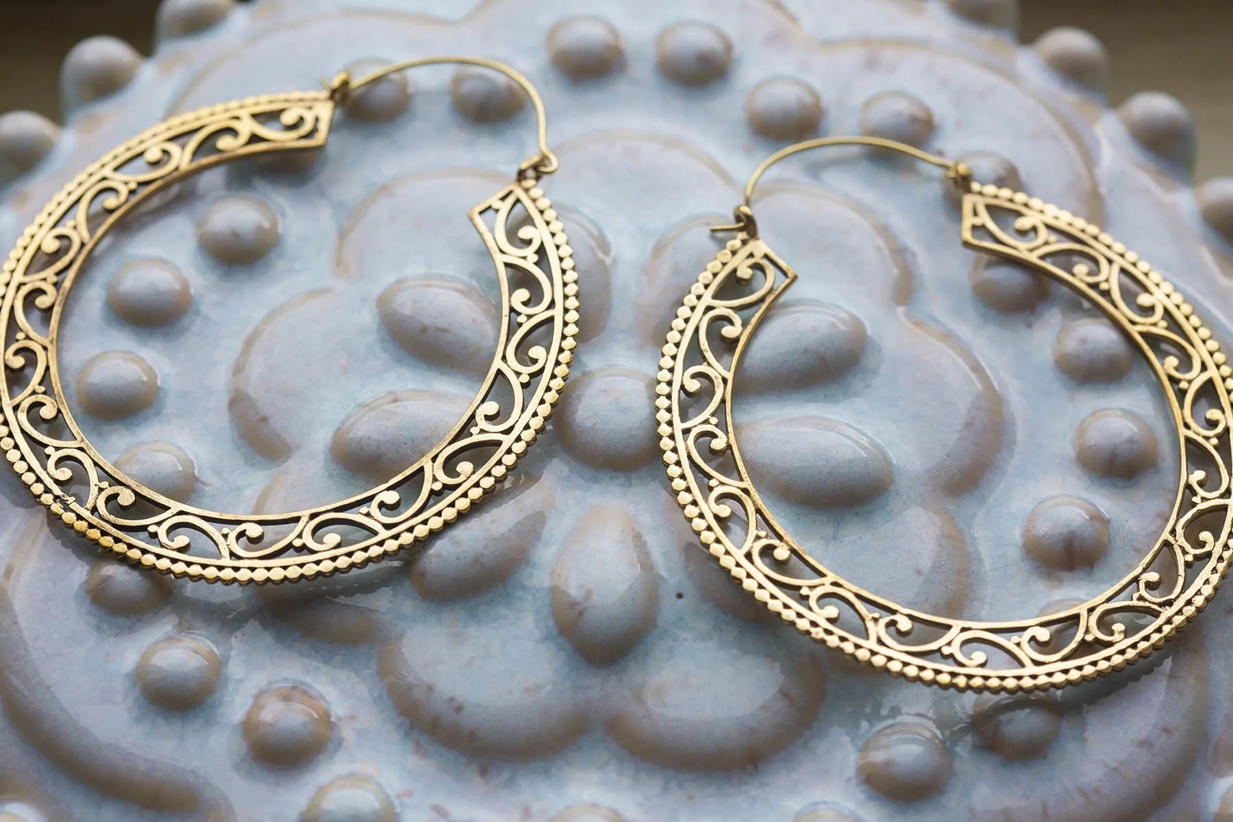 Náušnice zdobené kruhy