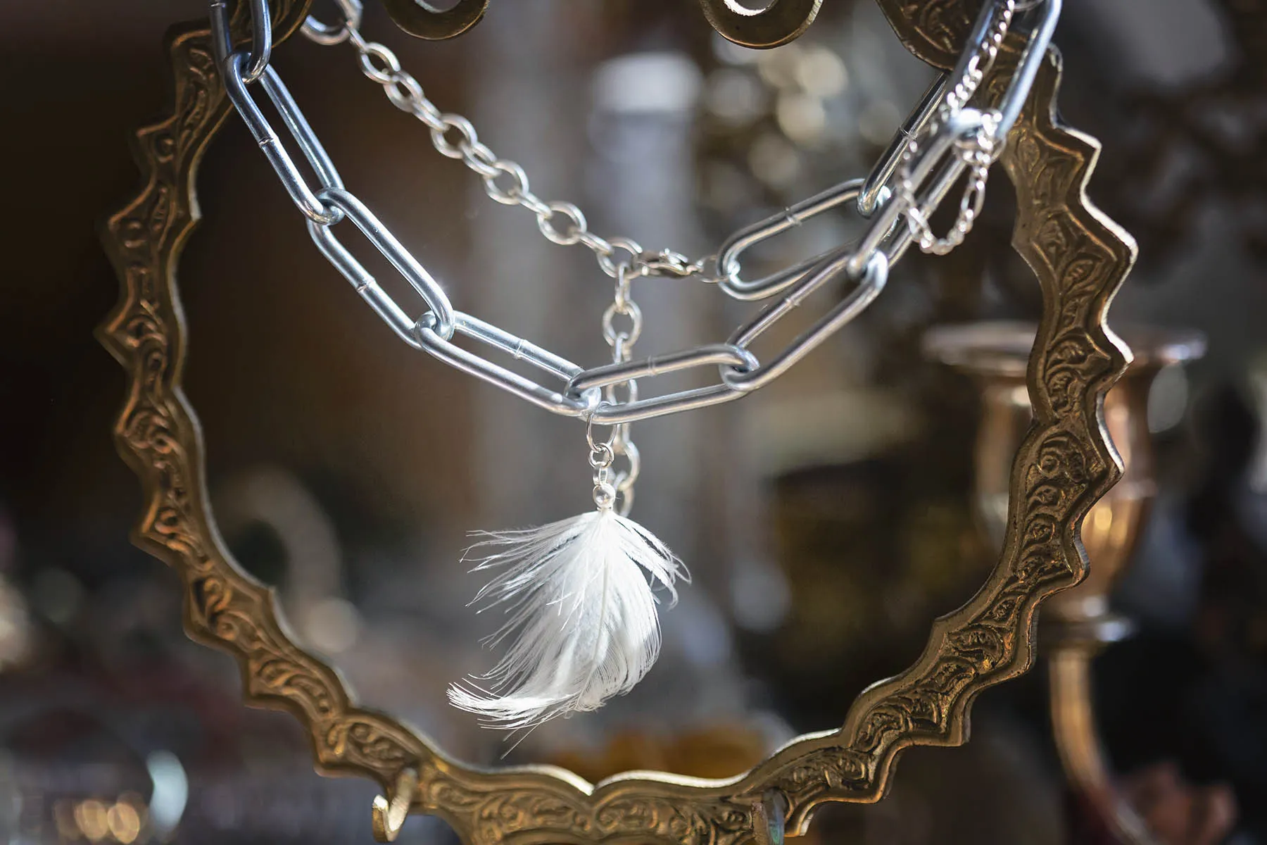 Peříčkový choker