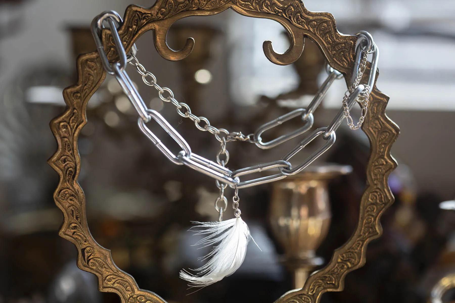 Peříčkový choker