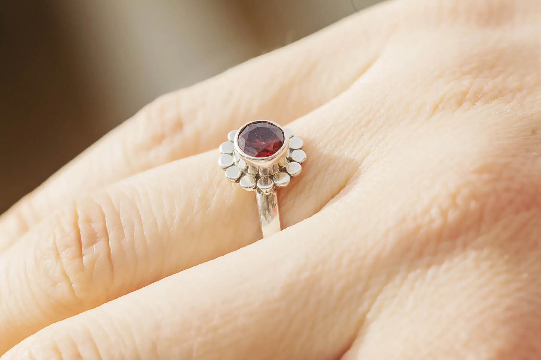 Prsten kytička s granátem - 19mm