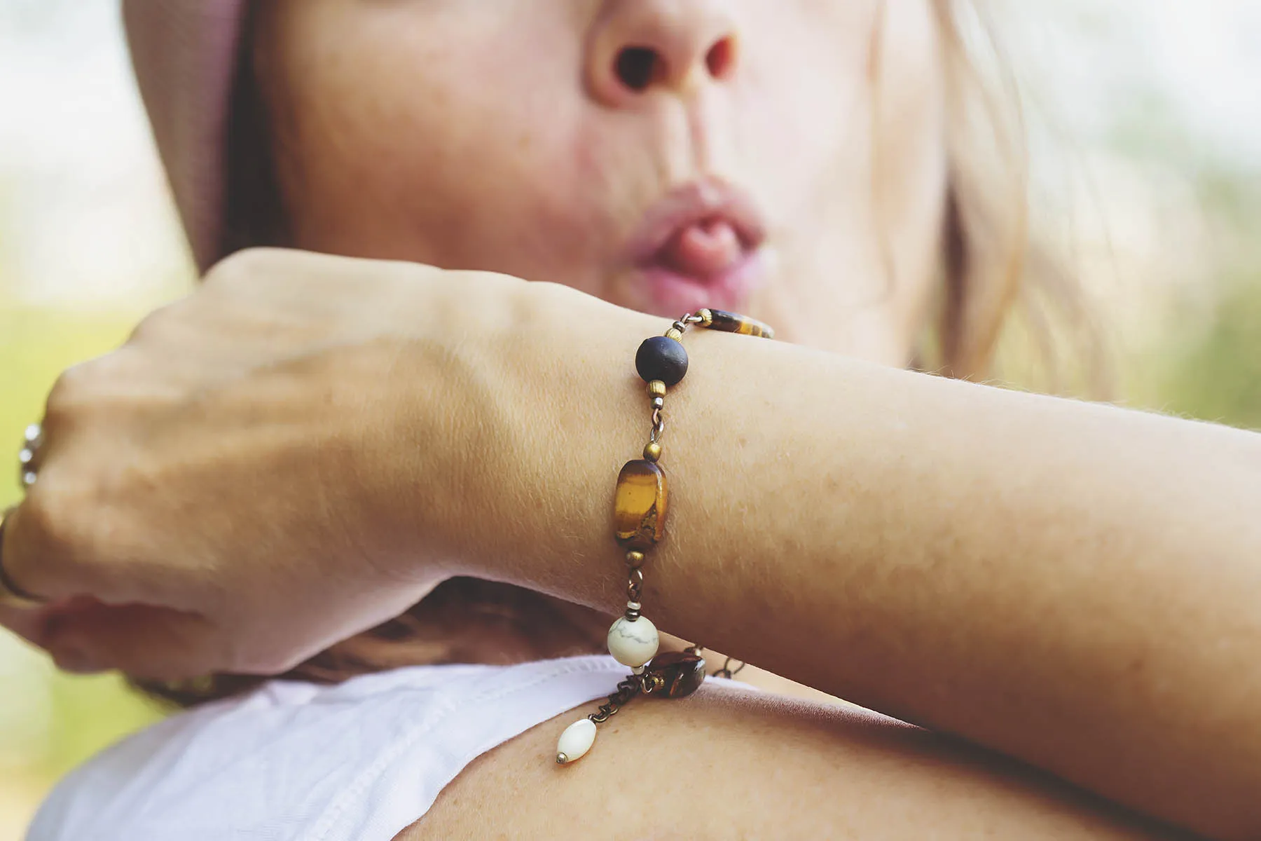 Náramek s drahokamy