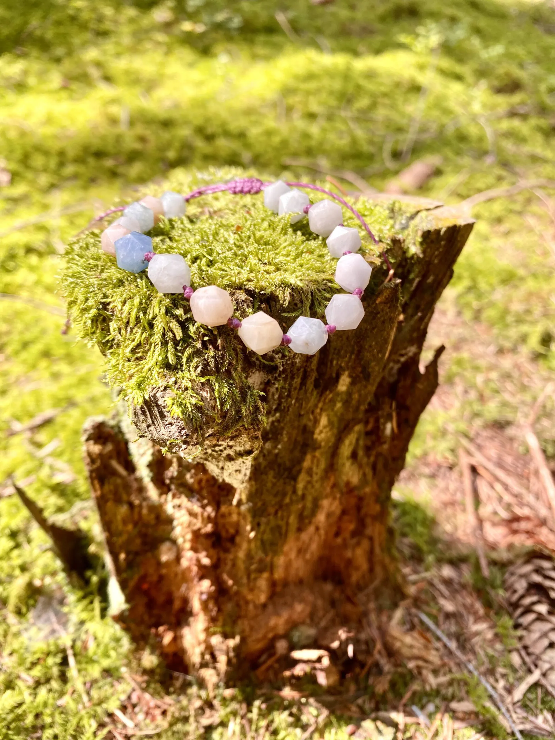 Náramek s morganity