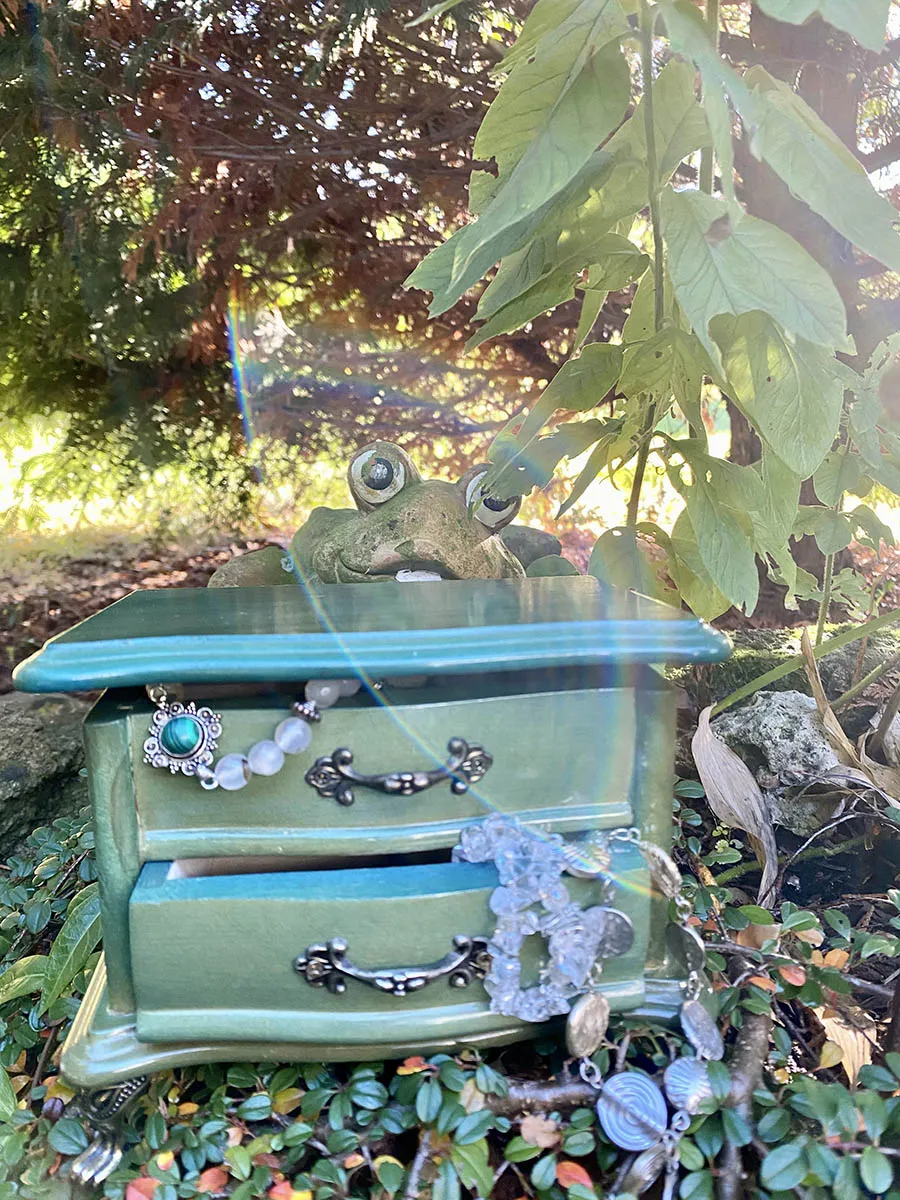 Dřevěná šperkovnice