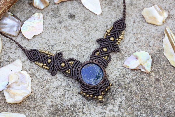 Macramé náhrdelník s lapisem lazuli - Image 3